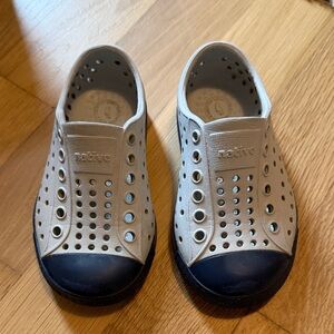 Native Kids Shoes | Light Gray/Navy | Size C6
